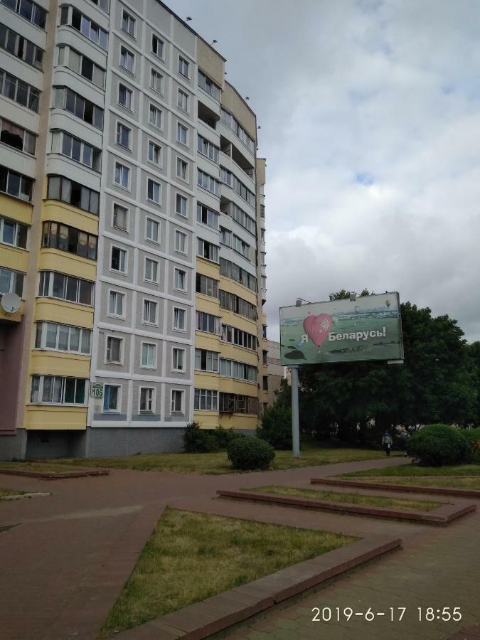 Комната Для Гостей Рядом С Станцией Метро Каменная Горка Minsk Exteriér fotografie